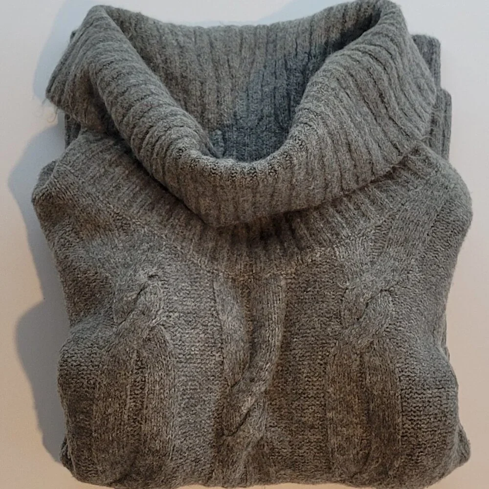 DKNY Women's SIZE LARGE Gray Cable Knit Oversize Cowl Neck slit-side sweater - Picture 4 of 7